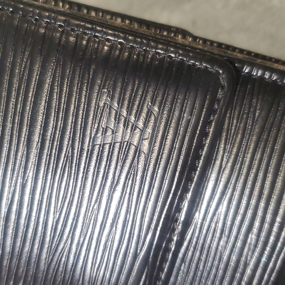 Men's Louis Vuitton Wallet - Picture 10 of 17